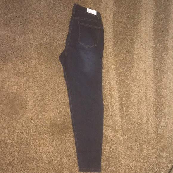 Jeans - Picture 2 of 4